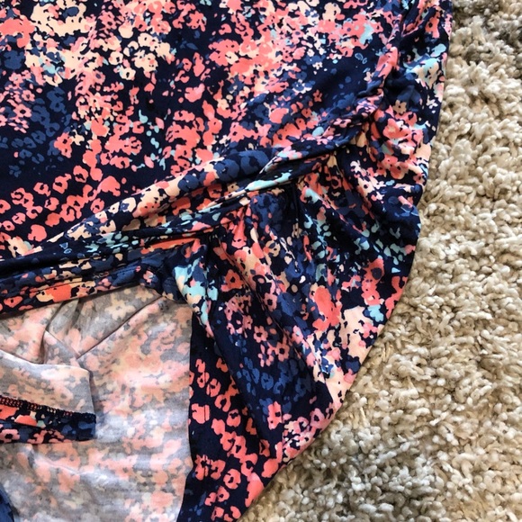 4 Maternity tops, size small - Picture 10 of 10